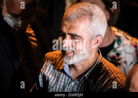 Ankara, Türkei. Juli 2021. Gergerlio?lu sah, wie er nach seiner Entlassung aus dem Gefängnis in das Hauptquartier der Demokratischen Partei der Völker (HDP) eintrat.der ehemalige Abgeordnete der pro-Kurdischen Demokratischen Partei (HDP) Ömer Faruk Gergerlio?lu wurde 2 zu 6 Jahren und 2018 Monaten Gefängnis verurteilt, weil er Propaganda für eine terroristische Organisation gemacht hatte. Gergerlio?lu wurde heute im Sincan Gefängnis freigelassen, nachdem die Entscheidung des Verfassungsgerichts über die „Verletzung von Rechten“ beim örtlichen Gericht eintraf. (Foto von Tunahan Turhan/SOPA Images/Sipa USA) Quelle: SIPA USA/Alamy Live News Stockfoto