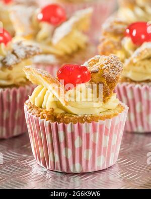 Fairy Cakes. Traditioneller Cupcake im britischen Stil. Britische Küche Stockfoto