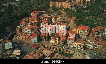 Luftaufnahme der Altstadt von Tiflis. Hoher Dynamikbereich. Stockfoto