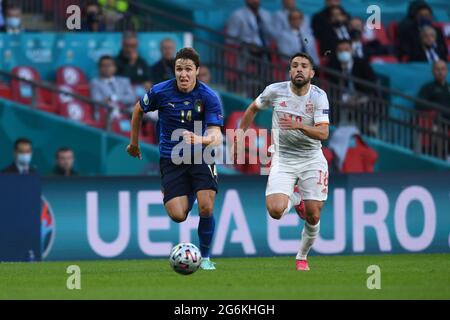 London, England. 06/07/2021, Federico Chiesa (Italien)Jordi Alba (Spanien) während des UEFA 'European Championship 2020 Halbfinalmatches zwischen Italien 5-3 Spanien im Wembley Stadium am 06. Juli 2021 in London, England. Quelle: Maurizio Borsari/AFLO/Alamy Live News Stockfoto