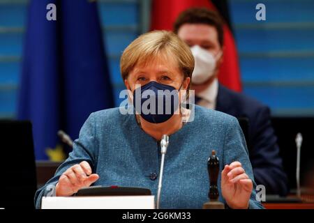 Berlin, Deutschland. Juli 2021. Bundeskanzlerin Angela Merkel (CDU) nimmt an der wöchentlichen Kabinettssitzung im Kanzleramt Teil. Kredit: Michele Tantussi/Reuters/Pool/dpa/Alamy Live Nachrichten Stockfoto