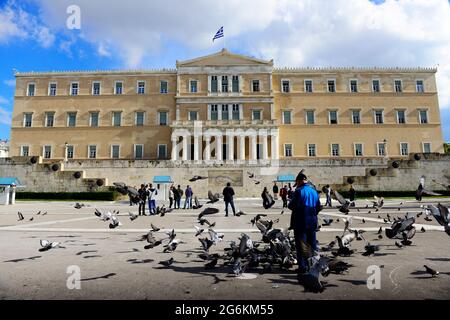 Wachwechsel vor dem Grab des unbekannten Soldaten, griechisches parlament, Athen. Stockfoto