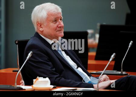 Berlin, Deutschland. Juli 2021. Bundesinnenminister Horst Seehofer (CSU) nimmt an der wöchentlichen Kabinettssitzung im Kanzleramt Teil. Kredit: Michele Tantussi/Reuters/Pool/dpa/Alamy Live Nachrichten Stockfoto