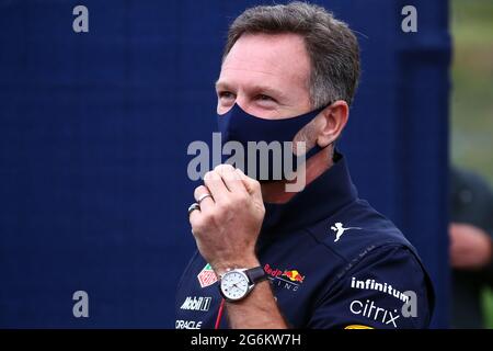 Spielberg, Österreich. 4. Juli 2021. Christian Horner Teamchef von Red Bull Racing blickt vor dem Formel 1 Gran Prix 2021 von Österreich Stockfoto