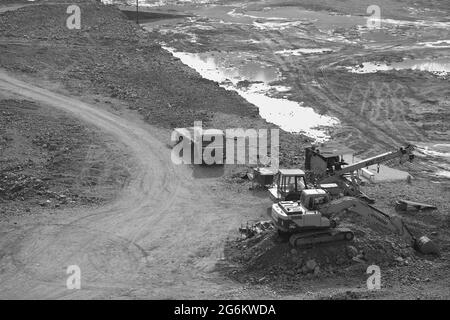 Baustellenfoto, am Sardar Sarovar-Staudamm, Kevadia, Gujarat, Schwarz-Weiß-Bild Stockfoto