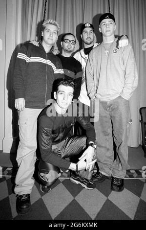 Mailand italien 1999-02-28 : NSYNC, Lance Bass, JC Chasez, Joey Fatone, Chris Kirkpatrick und Justin Timberlake während der Fotosession Stockfoto