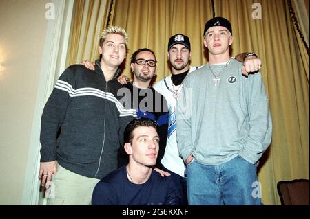 Mailand italien 1999-02-28 : NSYNC, Lance Bass, JC Chasez, Joey Fatone, Chris Kirkpatrick und Justin Timberlake während der Fotosession Stockfoto