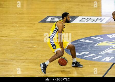 Edmonton, Kanada. Juli 2021. Adika Peter-Mcneilly (6) von Edmonton Stingers wurde während der Canadian Elite Basketball League 2021 zwischen den Ottawa Black Jacks und den Edmonton Stingers im Edmonton Expo Center in Aktion gesehen. (Endergebnis; Ottawa Black Jacks 87:104 Edmonton Stingers) (Foto: Ron Palmer/SOPA Images/Sipa USA) Quelle: SIPA USA/Alamy Live News Stockfoto