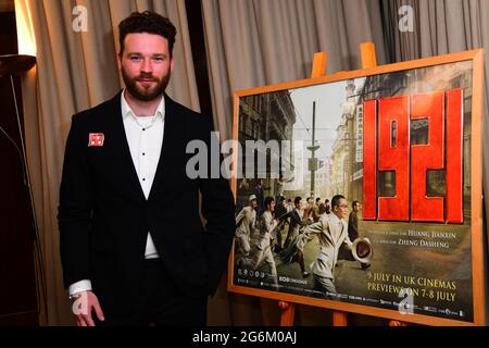 Mayfair Hotel, London, Großbritannien. 6. Juli 2021, britische Filmpremiere: Der chinesische Patriotische „1921“ feiert die Kommunistische Partei Chinas, Geburtstag „der chinesische Film „1921“ überblickt die Geschichte der Gründung der KPCh“ hat einen Eröffnungstag von 2 Millionen und übertrifft Hollywood-Veröffentlichungen wie „Cruella“, „A Quiet Place Part II“ und „Peter Rabbit“. Von Trinity Film im Mayfair Hotel, am 6. Juli 2021, London, Großbritannien. In der Premiere von 1921 hat Trinity Cine Asia mit der Global Blockchain Stock Exchange unterzeichnet, um die digitale Zukunft des Kinos zu sichern. Stockfoto