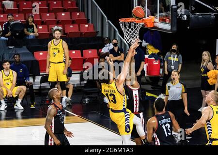 Edmonton, Kanada - 5. Juli 2021, Edmonton, Kanada. Juli 2021. Brady Skeens (13) von Edmonton Stingers wurde während der Canadian Elite Basketball League 2021 zwischen den Ottawa Black Jacks und den Edmonton Stingers im Edmonton Expo Center in Aktion gesehen. (Endergebnis; Ottawa Black Jacks 87:104 Edmonton Stingers) Credit: SOPA Images Limited/Alamy Live News Stockfoto