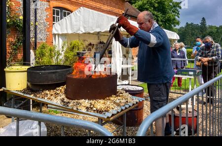 Töpferfeuerung Töpfertöpfe aus Steingut Stockfoto