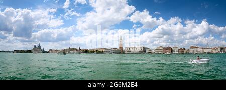 Blick über den Canale della Giudecca mit Blick auf San Macro (Markusplatz), Venedig, Italien Stockfoto