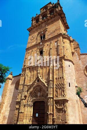 Spanien, Extremadura, Provinz Badajoz, Azuaga. Kirche unserer Lieben Frau vom Trost (Iglesia de Nuestra Señora de la Consolación). Erbaut zwischen dem späten 15. Und der Mitte des 16. Jahrhunderts im elisabethanischen gotischen Stil. Stockfoto