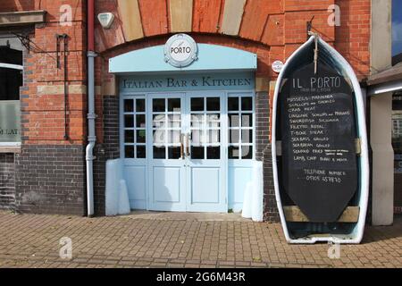 Ein italienisches Restaurant neben Brewers Quay in Hope Square, Weymouth, Dorset, England Stockfoto