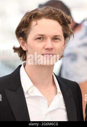 Cannes, Frankreich, 7. Juli 2021 Jack Kilmer bei der Fotoschau für Val, die im Palais des Festivals stattfand. Teil der 74. Filmfestspiele von Cannes. Quelle: Doug Peters/EMPICS/Alamy Live News Stockfoto