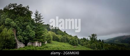 Blick von Dafodill Cottage in Eskart über Drumnadrochit auf eine nur sichtbare Urquhart Bay. Stockfoto