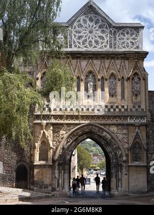 Ethelbert Gate Norwich, Norfolk, England. Ein beeindruckendes, zweistöckiges Steintor Stockfoto