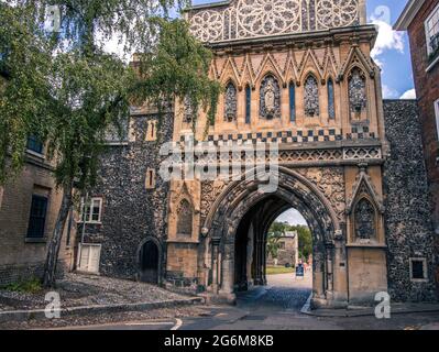 Ethelbert Gate Norwich, Norfolk, England. Ein beeindruckendes, zweistöckiges Steintor Stockfoto