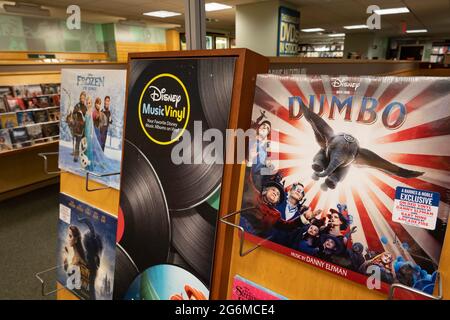 Schallplatten in der Barnes & Noble Buchhandlung auf der Fifth Avenue, New York, USA Stockfoto