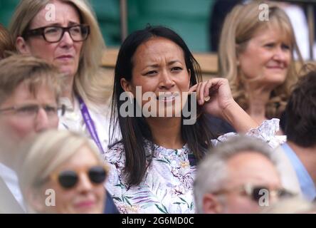 Die ehemalige britische Tennisspielerin Anne Keothavong war am 9. Tag von Wimbledon im All England Lawn Tennis and Croquet Club in Wimbledon im Center Court. Bilddatum: Mittwoch, 7. Juli 2021. Stockfoto