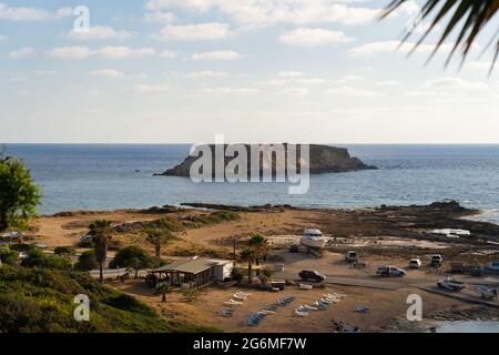 Yeronisos, Geronisos, kleine Insel an der Westküste Zyperns. Agios Georgios. Akamas. Unbewohnte Insel Yeronisos Heiliger Heiliger Stockfoto