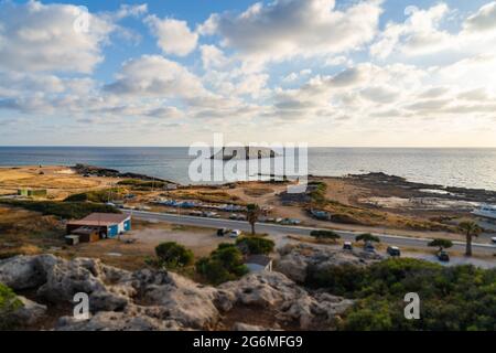 Yeronisos, Geronisos, kleine Insel an der Westküste Zyperns. Agios Georgios. Akamas. Unbewohnte Insel Yeronisos Heiliger Heiliger Stockfoto