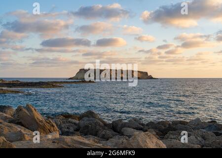 Yeronisos, Geronisos, kleine Insel an der Westküste Zyperns. Agios Georgios. Akamas. Unbewohnte Insel Yeronisos Heiliger Heiliger Stockfoto