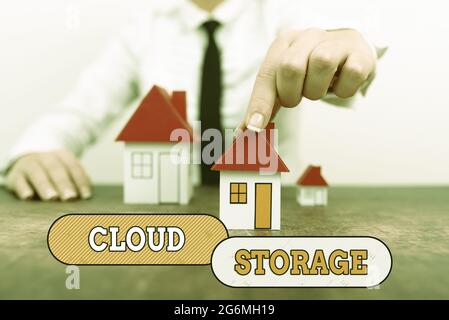Text mit Inspiration Cloud Storage. Business Showcase Computing verbinden Geräte mit Cloud-Daten auf Remote-Speicher verschiedene Pläne für Häuser Stockfoto