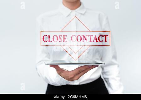 Textüberschrift mit dem Titel „enger Kontakt“. Wort geschrieben über eine Geschichte der direkten Exposition gegenüber einem Kasepatienten präsentiert neue Technologie-Ideen diskutieren Stockfoto