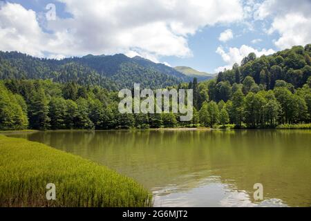 Karagol-Landschaft mit wolkenblauem Himmel Stockfoto