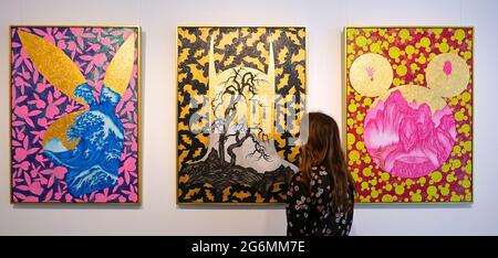 Diese Ausstellung vereint eine vielseitige Auswahl an Kunstwerken sowohl aufstrebender als auch etablierter zeitgenössischer Künstler aus China - Yao Jui-Chung, Pan Jian, He Sen, Cynthia Sah, Chen Che, Le Guo, Wang Ziling und Gao Xintong. Die Künstler, die über verschiedene Generationen, von den 1950er bis in die 1990er Jahre, und in verschiedenen Ländern leben, vermischen persönliche und kollektive Erinnerungen, um diese alte Bildsprache durch neue Formen und Konzepte neu zu interpretieren. Die vorgestellten Kunstwerke reichen von der Figuration bis zur Abstraktion, einschließlich verschiedener Medientypen. Stockfoto