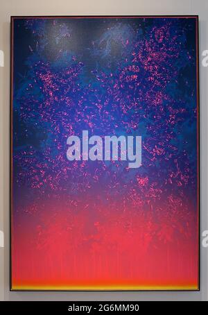 Diese Ausstellung vereint eine vielseitige Auswahl an Kunstwerken sowohl aufstrebender als auch etablierter zeitgenössischer Künstler aus China - Yao Jui-Chung, Pan Jian, He Sen, Cynthia Sah, Chen Che, Le Guo, Wang Ziling und Gao Xintong. Die Künstler, die über verschiedene Generationen, von den 1950er bis in die 1990er Jahre, und in verschiedenen Ländern leben, vermischen persönliche und kollektive Erinnerungen, um diese alte Bildsprache durch neue Formen und Konzepte neu zu interpretieren. Die vorgestellten Kunstwerke reichen von der Figuration bis zur Abstraktion, einschließlich verschiedener Medientypen. Stockfoto