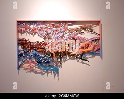 Diese Ausstellung vereint eine vielseitige Auswahl an Kunstwerken sowohl aufstrebender als auch etablierter zeitgenössischer Künstler aus China - Yao Jui-Chung, Pan Jian, He Sen, Cynthia Sah, Chen Che, Le Guo, Wang Ziling und Gao Xintong. Die Künstler, die über verschiedene Generationen, von den 1950er bis in die 1990er Jahre, und in verschiedenen Ländern leben, vermischen persönliche und kollektive Erinnerungen, um diese alte Bildsprache durch neue Formen und Konzepte neu zu interpretieren. Die vorgestellten Kunstwerke reichen von der Figuration bis zur Abstraktion, einschließlich verschiedener Medientypen. Stockfoto