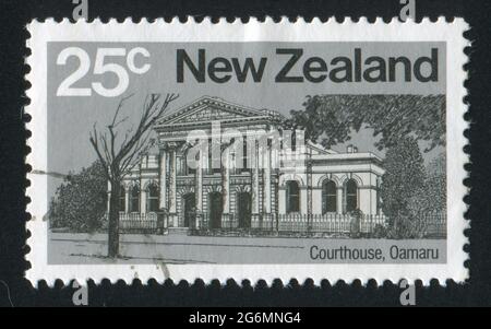 NEUSEELAND - UM 1980: Briefmarke gedruckt von Neuseeland, zeigt Gerichtsgebäude, Oamary, um 1980 Stockfoto