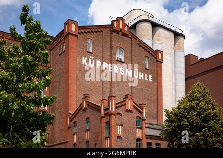 Das MKM Museum Kueppersmühle im Binnenhafen Duisburg, Nordrhein-Westfalen, Deutschland. Es handelt sich um ein ehemaliges Lagergebäude. Das MKM Museum Kueppers Stockfoto
