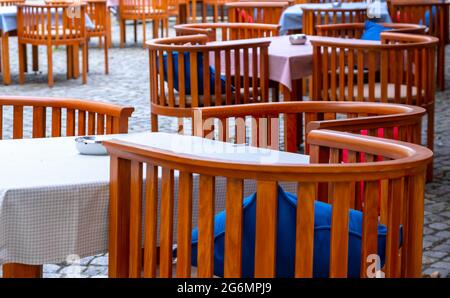 Tische auf der Terrasse im Cafe Dresden Stockfoto