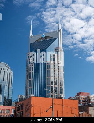 Nashville, Tennessee - 28. Juni 2021: Detail der wichtigsten Gebäude des Finanzstadtviertels von Nashville, einschließlich ATT und Wwork Stockfoto