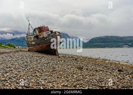 Schiffswrack am Ufer des Loch Linnhe in der Nähe von Fort William an der Westküste Schottlands Stockfoto