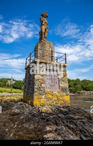 Nelson's Statue auf dem Wales Coast Path entlang der Menai Strait, Anglesey, North Wales Stockfoto