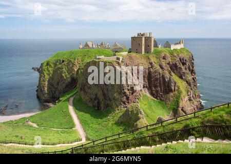 Dunnottar Castle Ruinen aus dem 13. Jahrhundert, in der Nähe von Stonehaven, Aberdeenshire, Schottland, Großbritannien Stockfoto