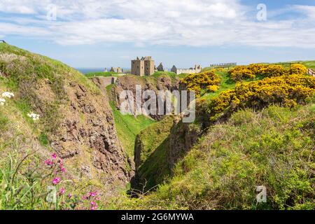 Dunnottar Castle Ruinen aus dem 13. Jahrhundert, in der Nähe von Stonehaven, Aberdeenshire, Schottland, Großbritannien Stockfoto