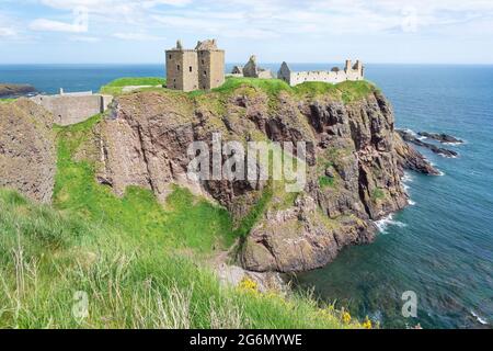 Dunnottar Castle Ruinen aus dem 13. Jahrhundert, in der Nähe von Stonehaven, Aberdeenshire, Schottland, Großbritannien Stockfoto