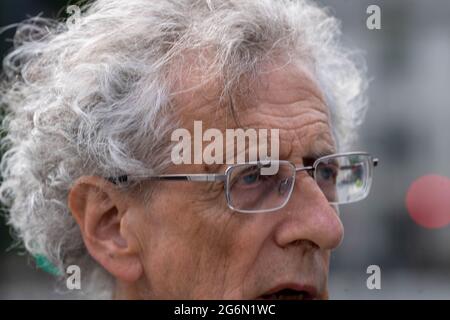 London, Großbritannien. Juli 2021. Piers Corbyn (73) bei einem Anti-vax-Protest vor dem Unterhaus ist Piers Corbyn der Bruder des ehemaligen Gewerkschaftsführers Jeremy Corbyn. Kredit: Ian Davidson/Alamy Live Nachrichten Stockfoto