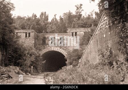 Wien, Vorortelinie (S45) 1979 vor der Sanierung, Station Breitensee Stockfoto