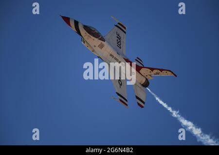 USAF Thunderbird 6 Hochgeschwindigkeitspass Stockfoto