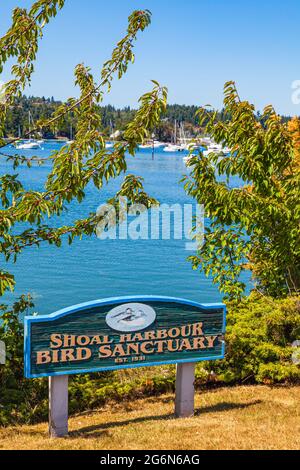 Schild, das ein Vogelschutzgebiet in Shoal Harbour in der Nähe von Sidney, British Columbia, Kanada, bezeichnet Stockfoto