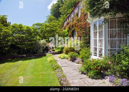 Eine farbenfrohe Grenze in einem der Milton Lodge Gardens, bei Wells, Somerset, England Stockfoto