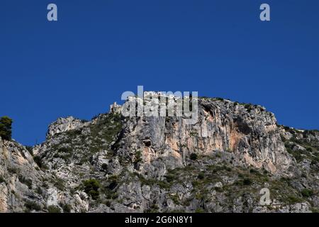 Eze mittelalterliches Dorf auf dem Hügel, Südfrankreich. Stockfoto