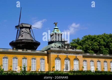 Neue Kammern und die Historische Mühle im Park Sanssouci, Potsdam Stockfoto