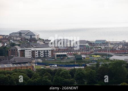 Aberystwyth, Großbritannien. Juli 2021. Allgemeiner Blick auf die Park Avenue von der Nationalbibliothek von Wales. Connahs Quay gegen FC Alashkert in der ersten Qualifikationsrunde der UEFA Champions League am 7. Juli 2021 in der Park Avenue. Quelle: Lewis Mitchell/Alamy Live News Stockfoto